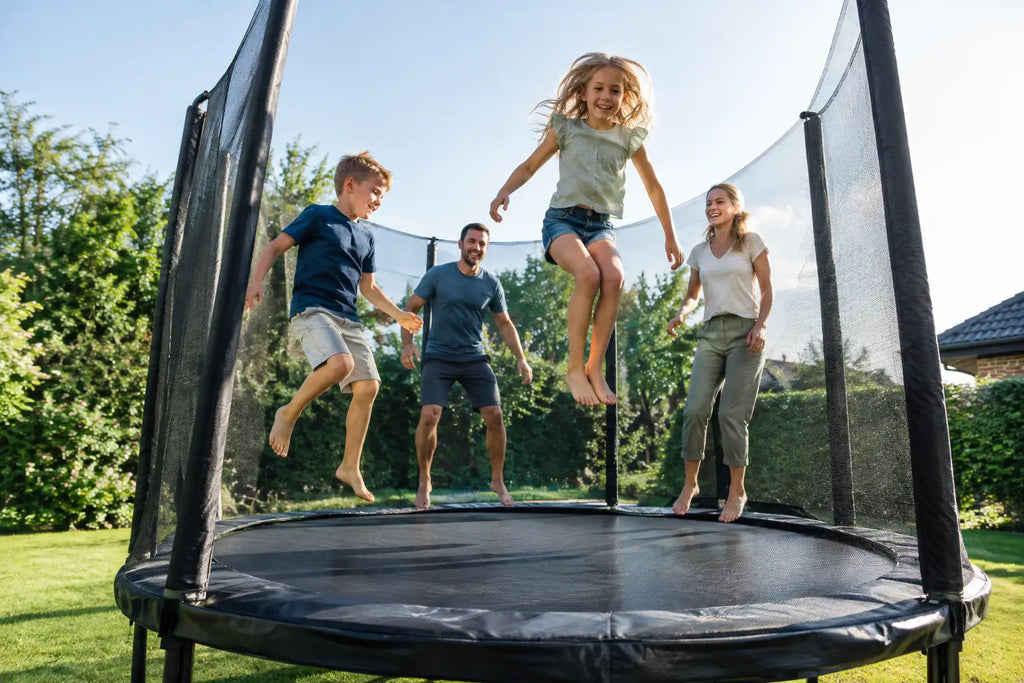 Trampolin tendenser til aktive familier i haven