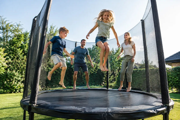 Trampolin tendenser til aktive familier i haven