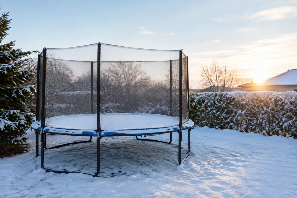 Må trampolinen blive stående om vinteren?