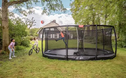 TRAMPOLINEN DER FORTSÆTTER MED AT UDFORDRE DIG