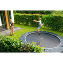 EXIT Dynamic trampolin i jordniveau ø366cm med Freezone sikkerhedsfliser