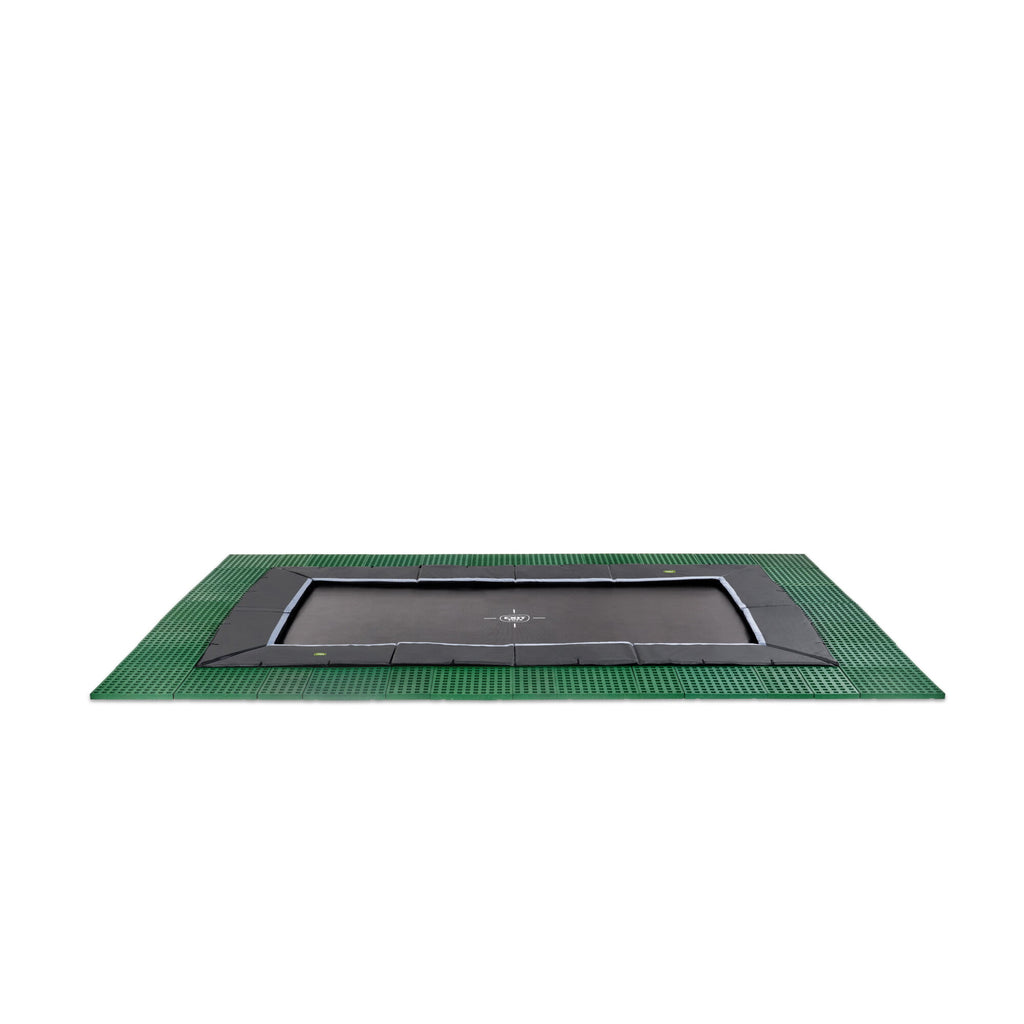 EXIT Dynamic trampolin i jordniveau 244x427cm med Freezone sikkerhedsfliser - sort